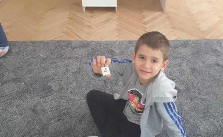 Do mojego domu wchodzę po 9 schodach