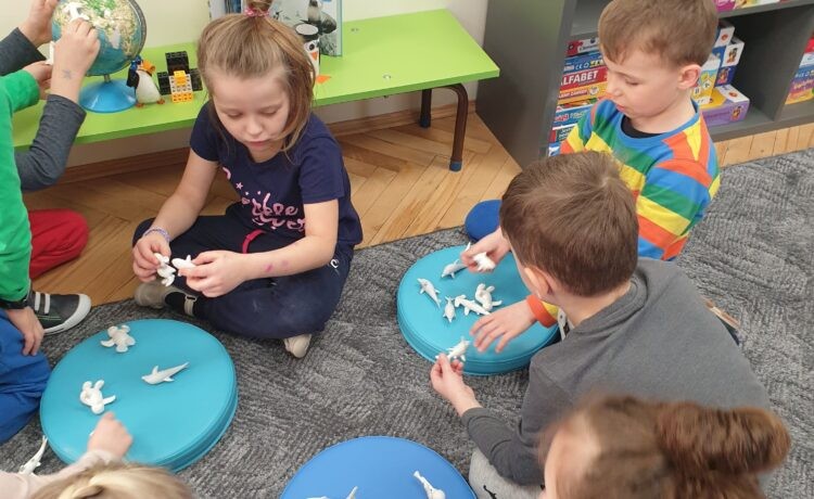 Na Dalekiej Północy – zabawy tematyczne i matematyczne