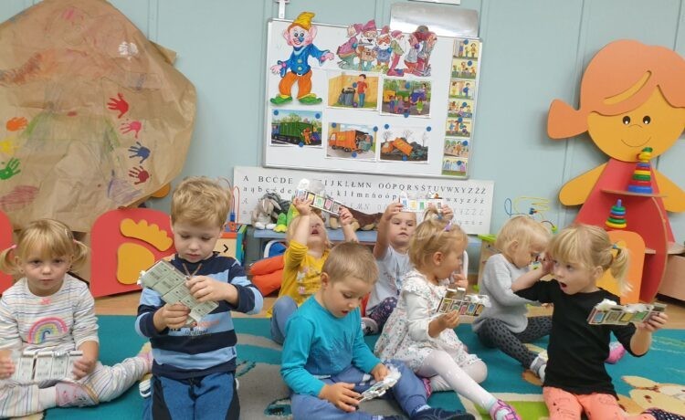 My jesteśmy dzieci, co nie lubią śmieci… nauka segregowania u Krasnoludków, zajęcia techniczno – konstrukcyjne