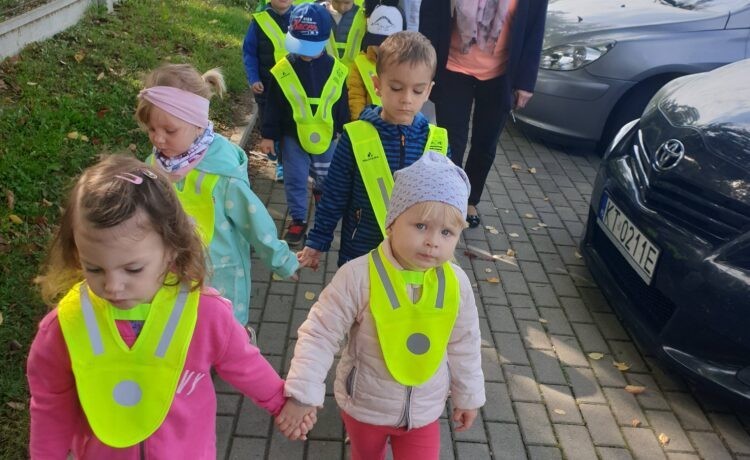 Wycieczka Krasnoludków na skrzyżowanie