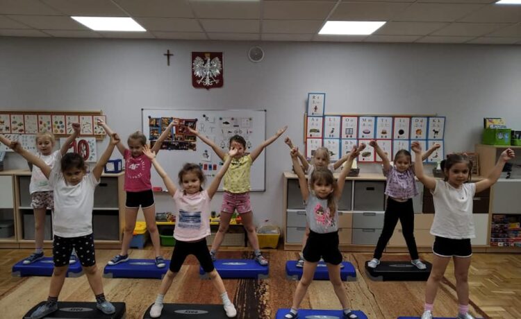 Zajęcia muzyczno- ruchowe “Mini fitness” ☺
