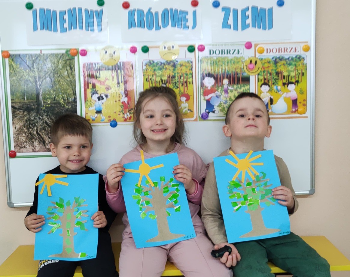 “Ekoludek jestem mały, do zabawy doskonały. Kocham kwiaty i zwierzęta, o przyrodzie wciąż pamiętam ” Potrafimy opowiadać o przyrodzie. Wiemy też, jak możemy o nią dbać. Każdy z Nas zdobywa […]