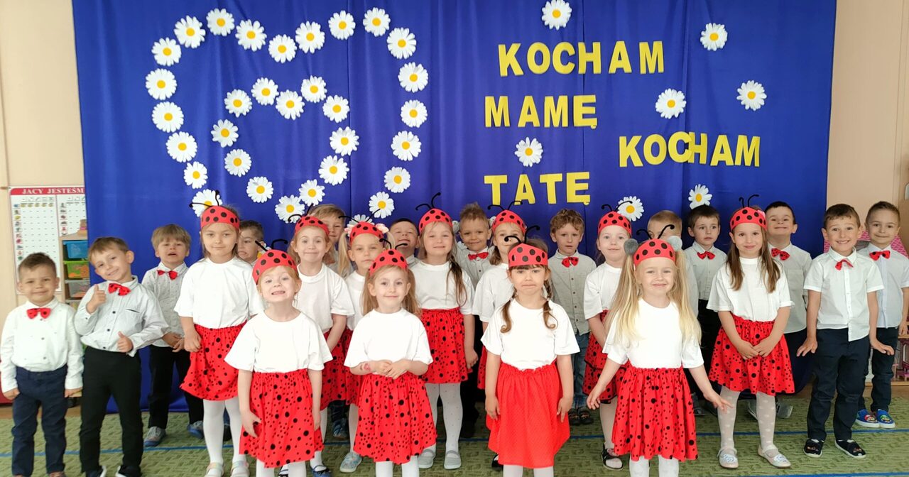 MAMA i TATA to najważniejsze dla Nas słowa. Naszym Rodzicom złożyliśmy życzenia tańcząc, śpiewając i recytując W MAŁYM BUKIECIE MAJOWE KWIATKI, ZAKWITŁY WCZORAJ NA ŚWIĘTO MAMY I TATY, MAJOWE KWIATKI […]