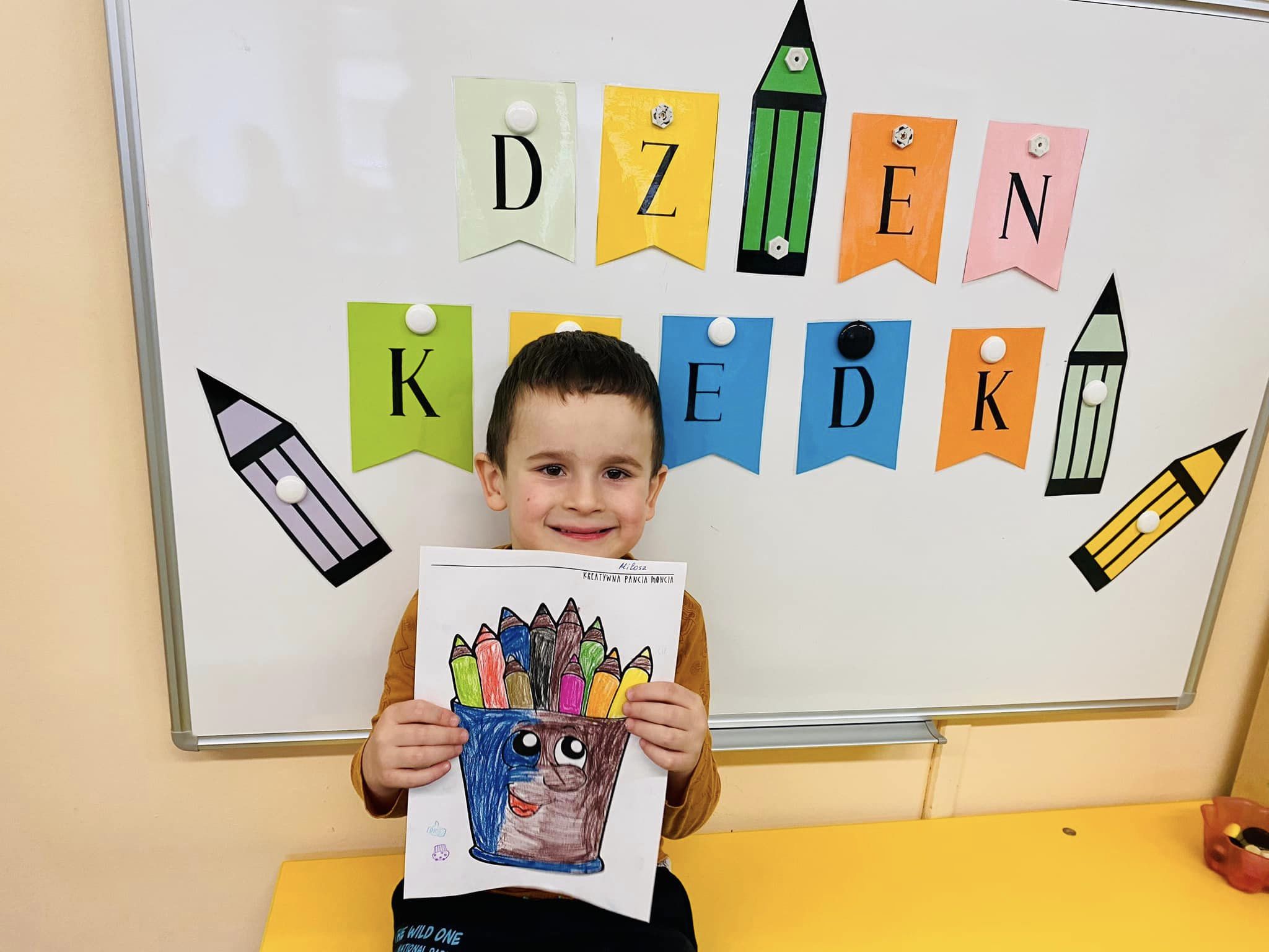 Kolorujemy, rysujemy i Dzień Kredki świętujemy – Dzień Kredki w kaczuszkowej rodzinie 🙂   