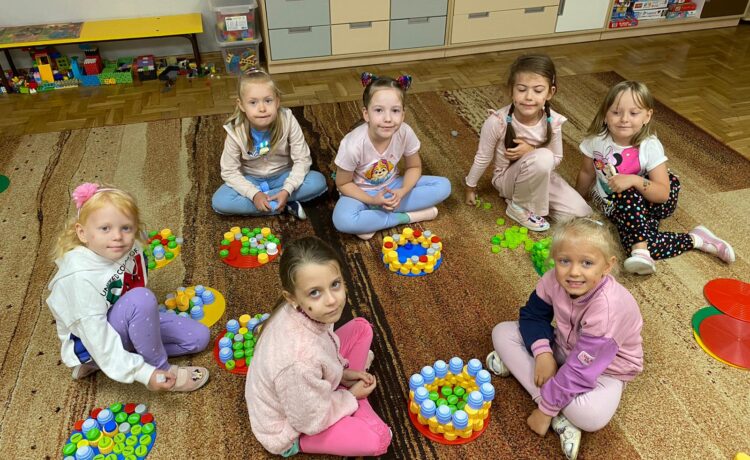 KROPECZKOWE PODRÓŻE CZYLI MIĘDZYNARODOWY DZIEŃ KROPKI