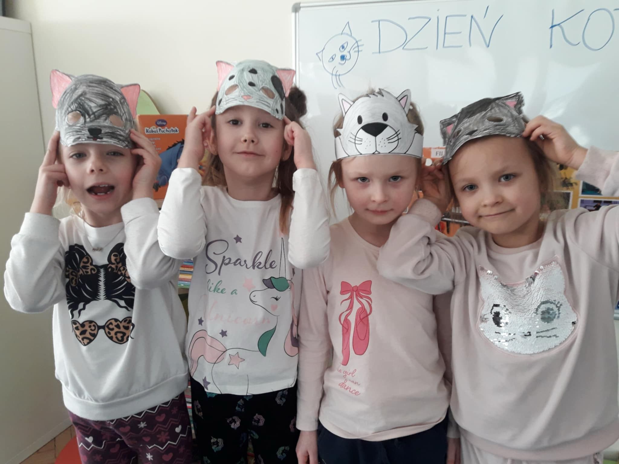 17 LUTEGO  MISIE OBCHODZIŁY DZIEŃ KOTA – BYŁA ŚWIETNA ZABAWA I MNÓSTWO UŚMIECHU.  