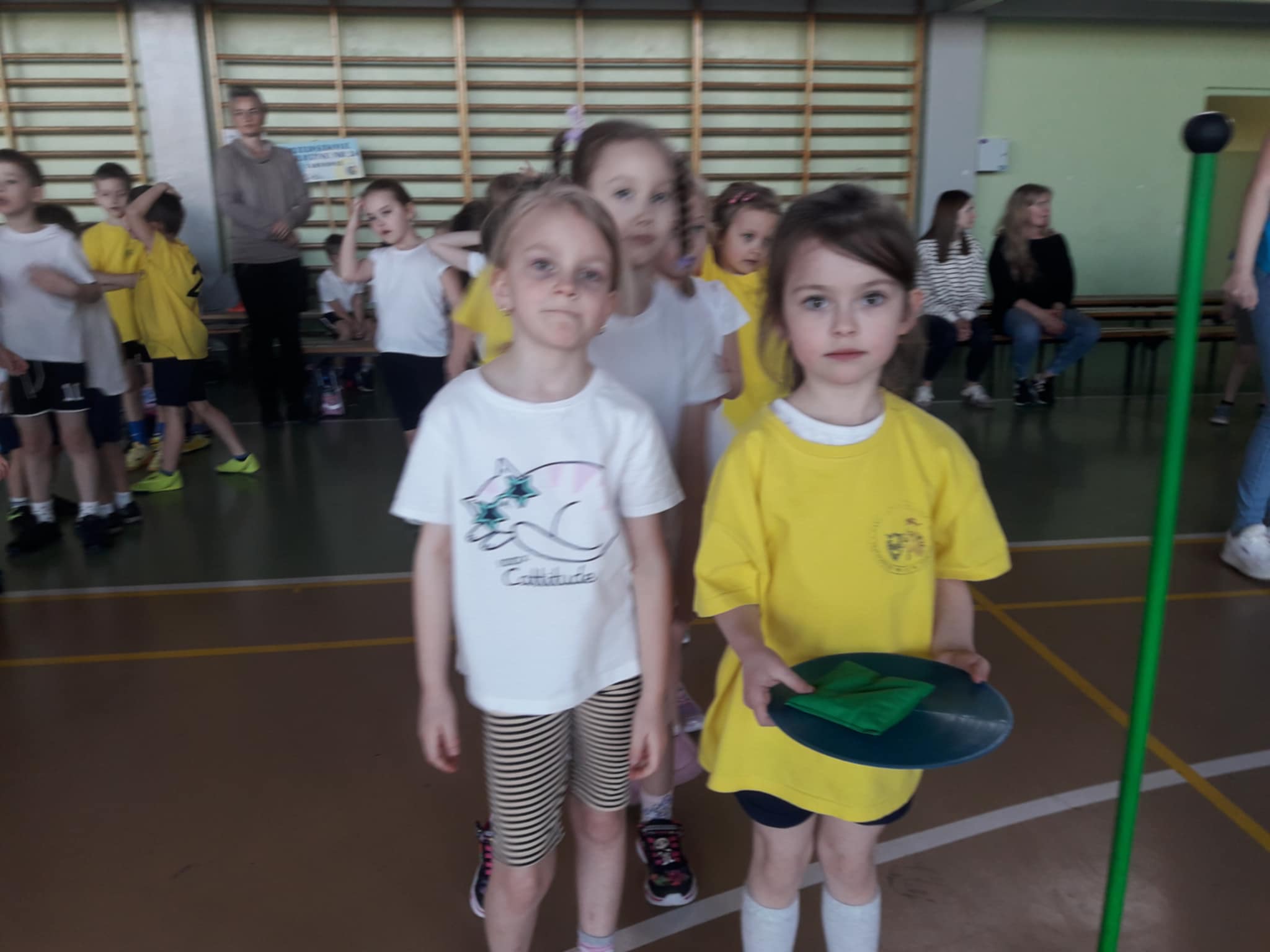 Wspaniałym potyczkom sportowym z innymi przedszkolakami towarzyszyła nam Marzanna .  