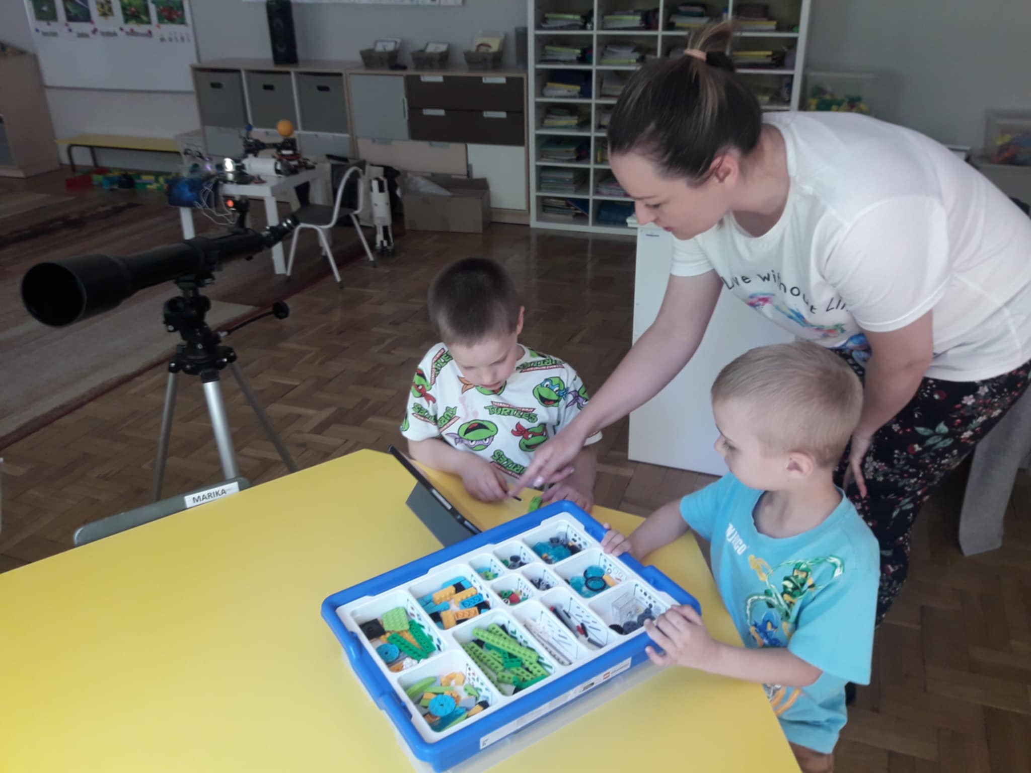 Misie brały udział w bardzo ciekawych, pełnych kreatywności zajęciach z lego robotyki.   