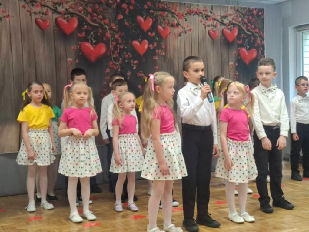 MAMO TATO CO WAM DAM, JEDNO SERCE , KTÓRE MAM, A W TYM SERCU RÓŻY KWIAT MAMO, TATO. ŻYJCIE 100 LAT    
