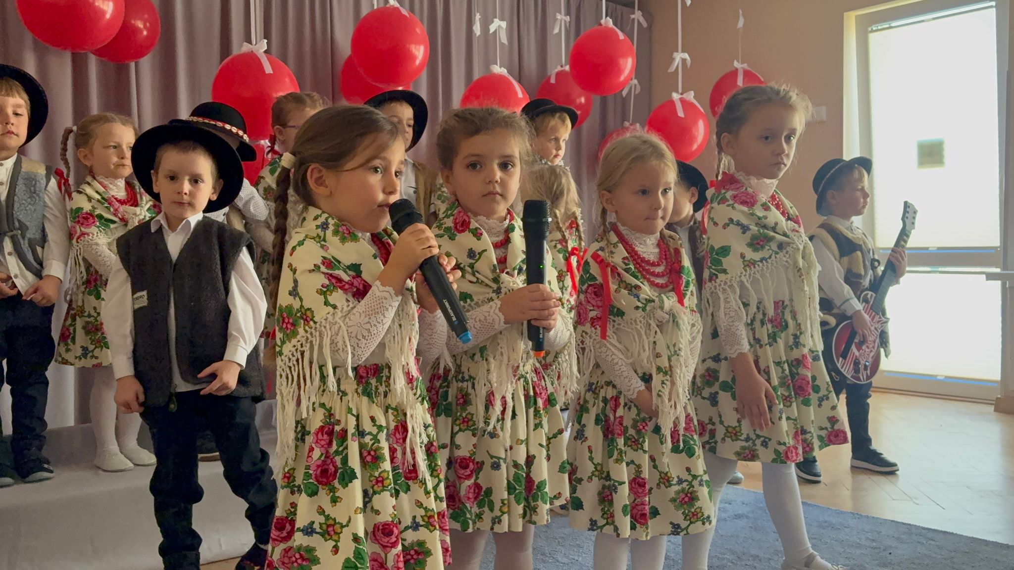 W piątek, 7 listopada, nasze przedszkole wzięło udział w ogólnopolskiej akcji #SzkołaDoHymnu. Wspólnie z dziećmi z dumą odśpiewaliśmy hymn Polski, a następnie uczestniczyliśmy w koncercie patriotycznym „Z polskich gór ku [&hellip;]