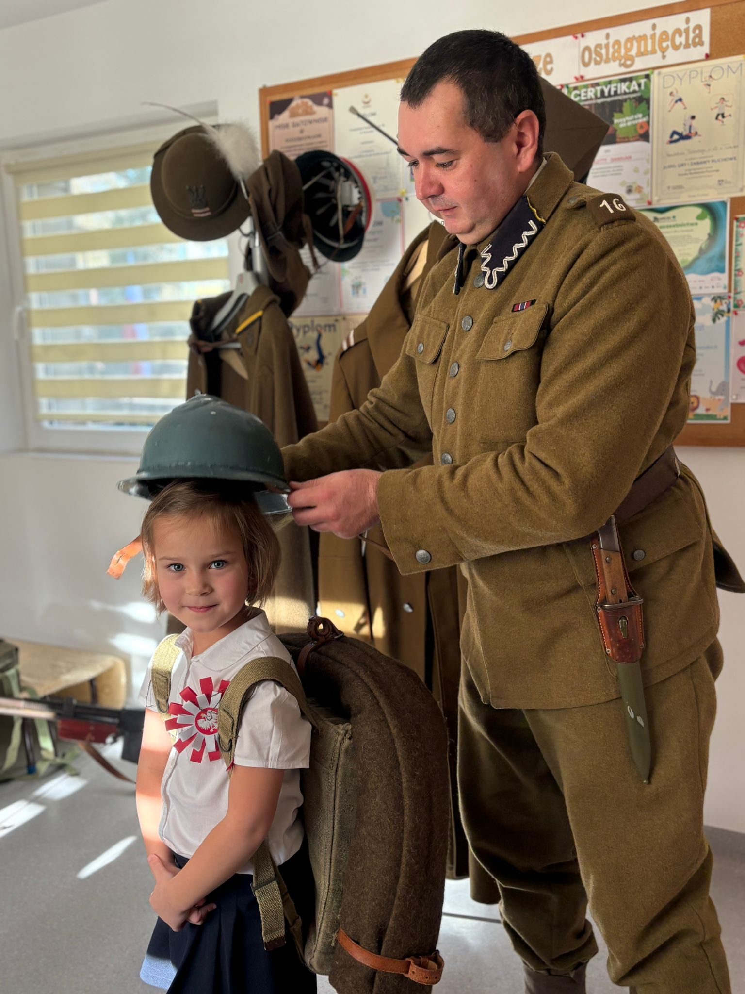 &nbsp; Serdecznie dziękujemy panu Jarosławowi z Sekcji Rekonstrukcji Historycznej im. 16. Pułku Piechoty za wspaniałe spotkanie w naszym przedszkolu! Dzięki Panu dzieci mogły z bliska poznać historię, zobaczyć mundur żołnierza [&hellip;]