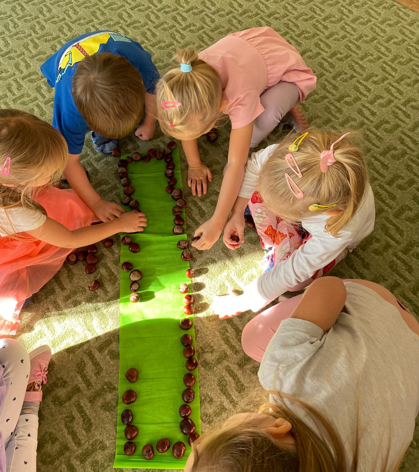 KAŻDY Z NAS MOŻE BYĆ SUPER MATEMATYKIEM, w liczeniu pomogły&nbsp;Nam&nbsp;kasztany &nbsp;