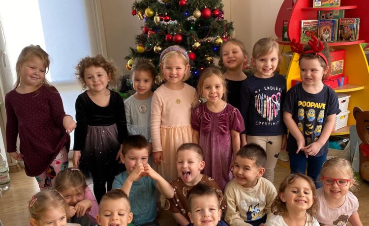 CHOINKO PIĘKNA JAK LAS, WITAJ WŚRÓD NAS…