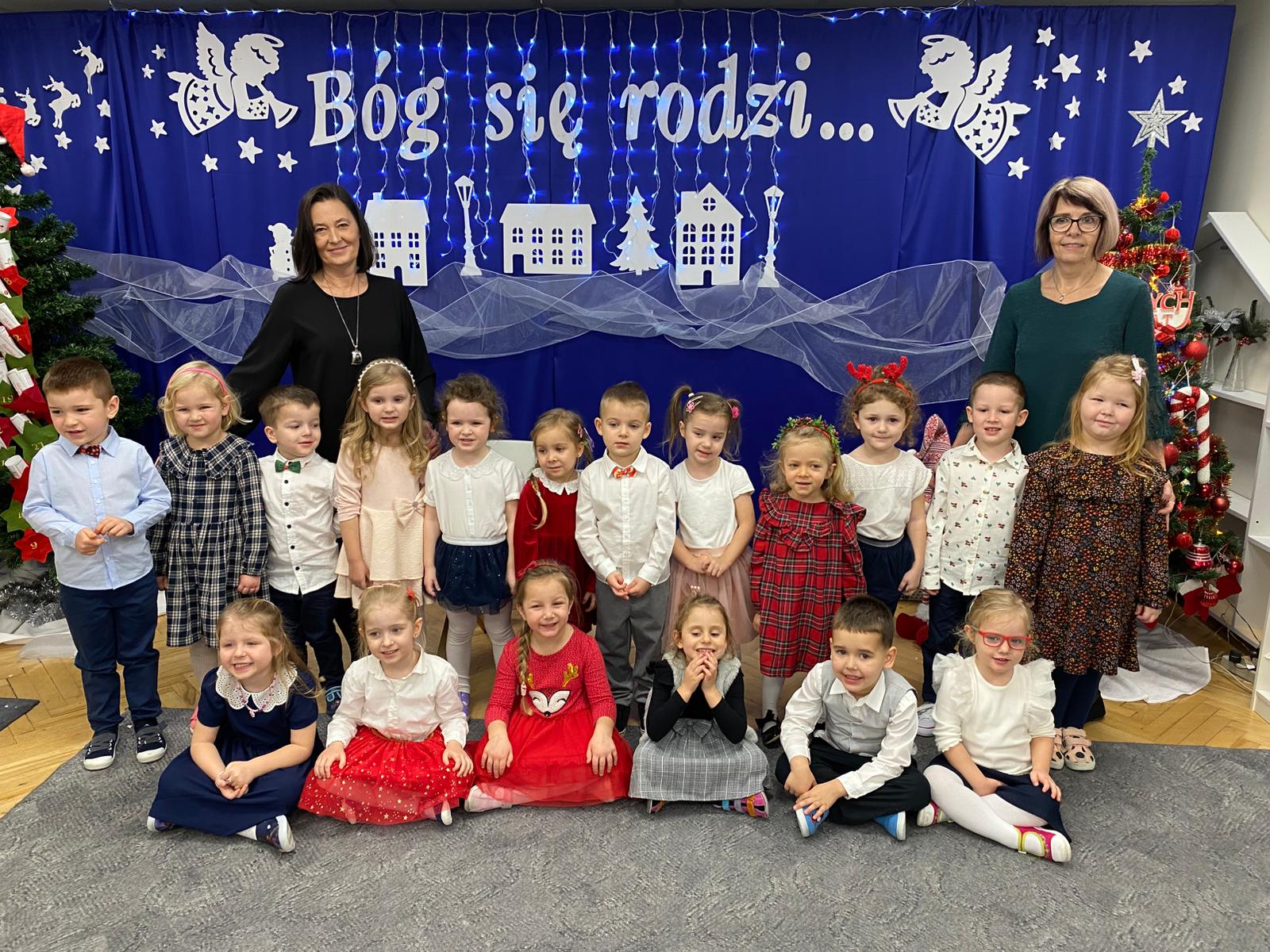 Z NASZEJ KACZUSZKOWEJ RODZINY ŚLEMY WSZYSTKIM SERDECZNE&nbsp;ŻYCZENIA &nbsp;