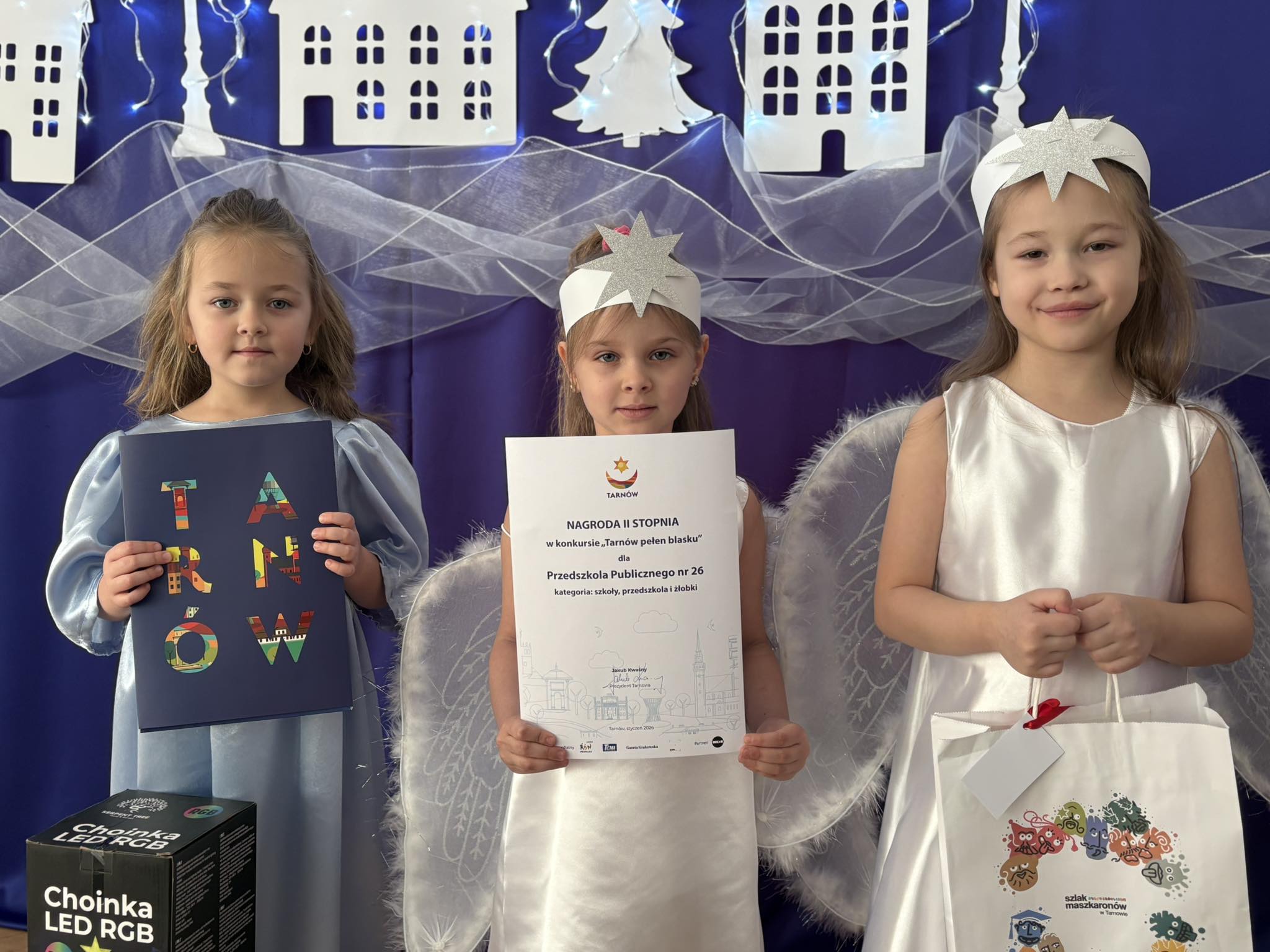 Z radością informujemy, że nasze przedszkole wzięło udział w konkursie „Tarnów Pełen Blasku”! Fot. Paweł Topolski &nbsp; &nbsp; &nbsp; &nbsp;