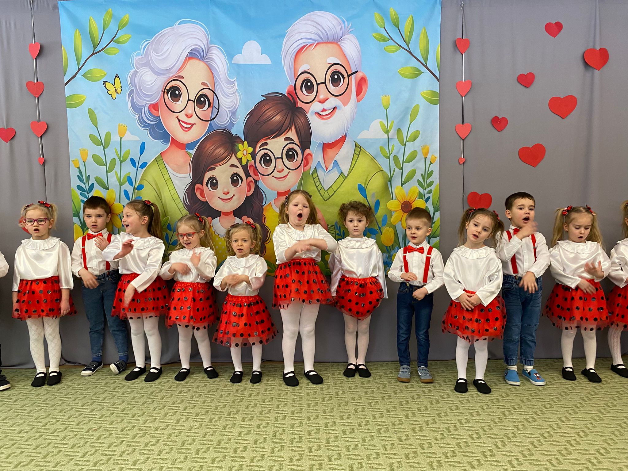 BABCIU DZIADKU CO WAM DAM??? JEDNO SERCE KTÓRE MAM❤️❤️❤️ &nbsp;