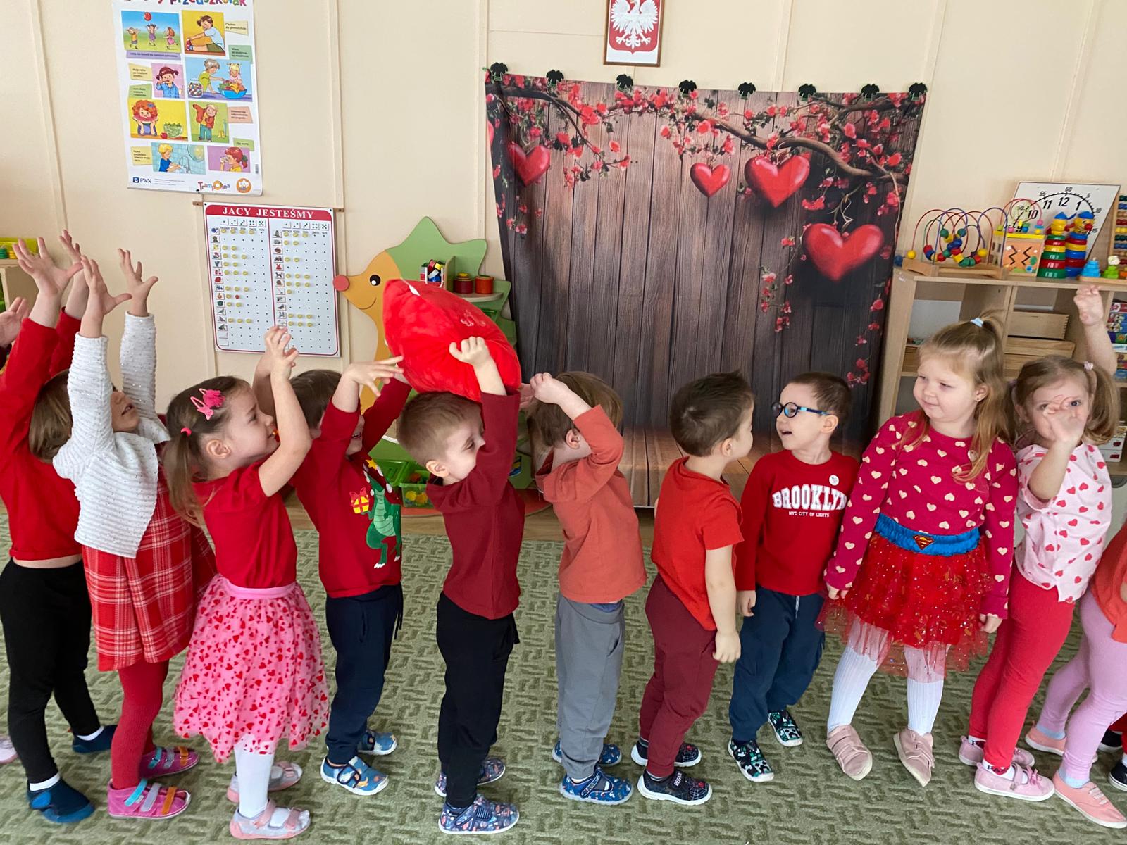 WALENTYNKOWY DZIEŃ PRZYJAŹNI, …tuż przed SERDUSZKOWĄ. DYSKOTEKĄ &nbsp;