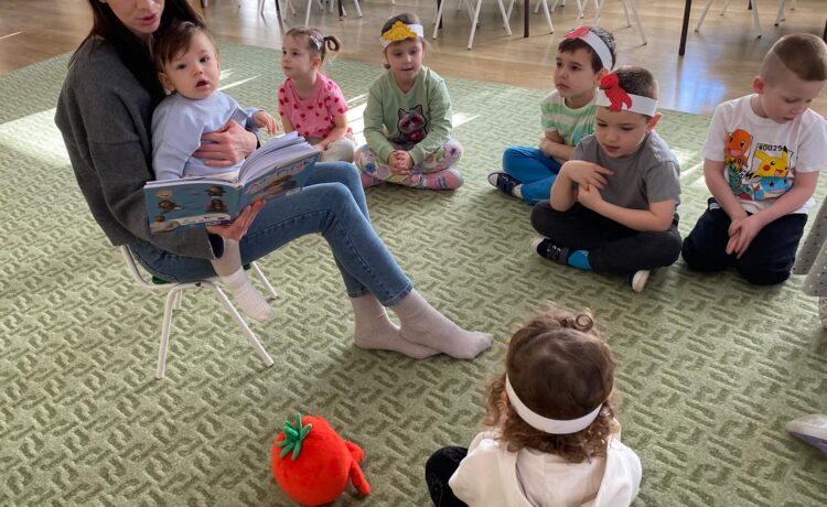 CZARODZIEJSKIE. CHWILE Z KSIĄŻKĄ