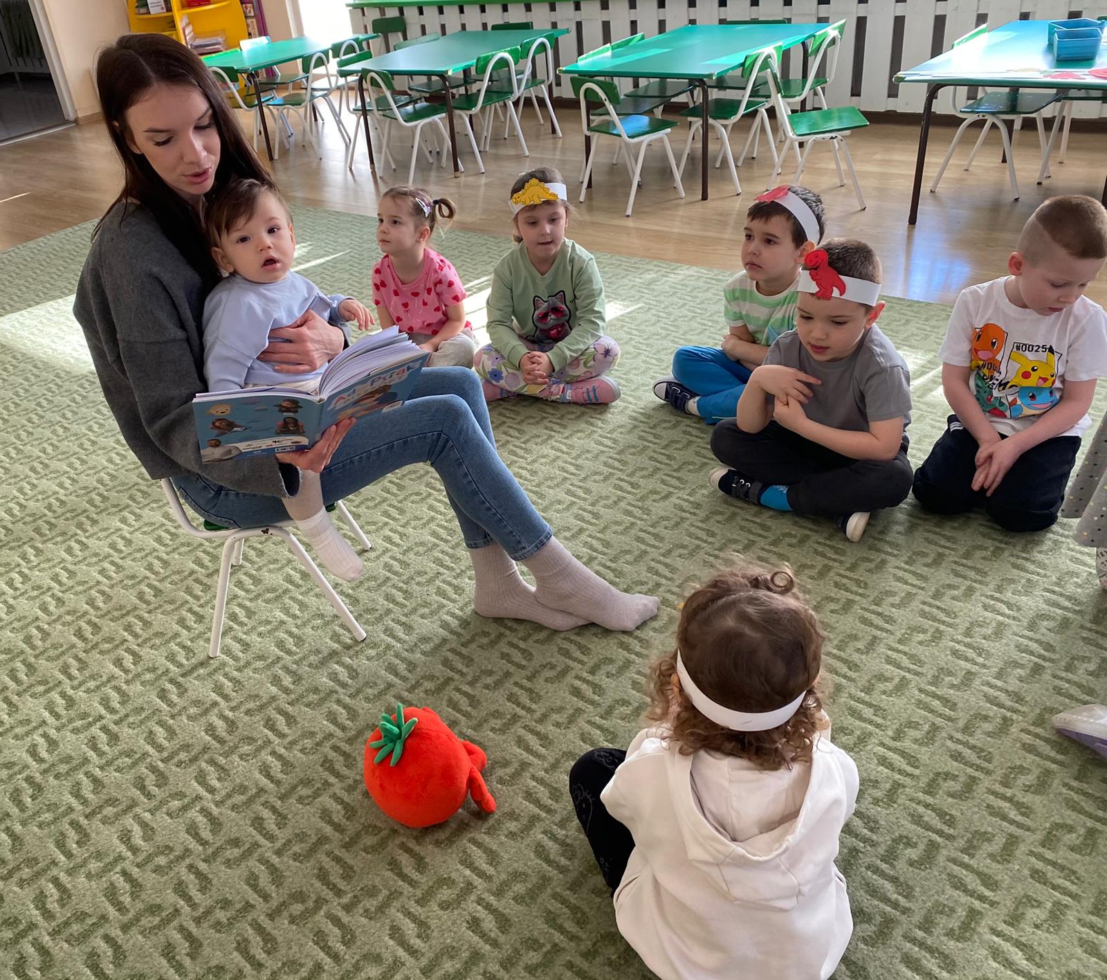 Pani Izie i Panu Michałowi dziękujemy za bajkowanie z kaczuszkową rodzinką 📚📖 &nbsp;