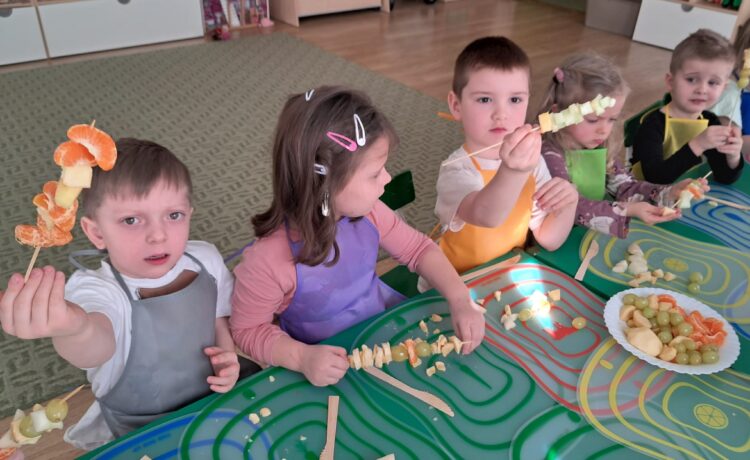 Robimy pyszne i zdrowe szaszłyki owocowe!