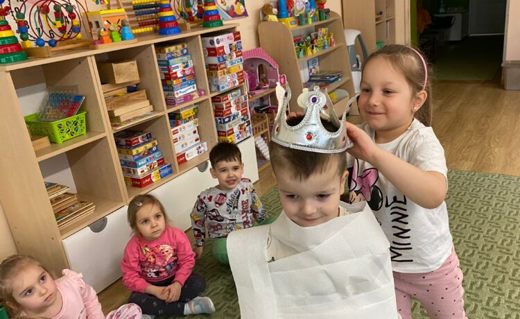 PUPIK I PUPILKA  NASZYMI. PRZYJACIÓŁMI